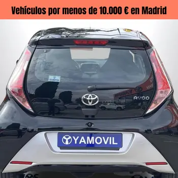Parte trasera de un Toyota Aygo, un vehículo por menos de 10.000 € en Madrid