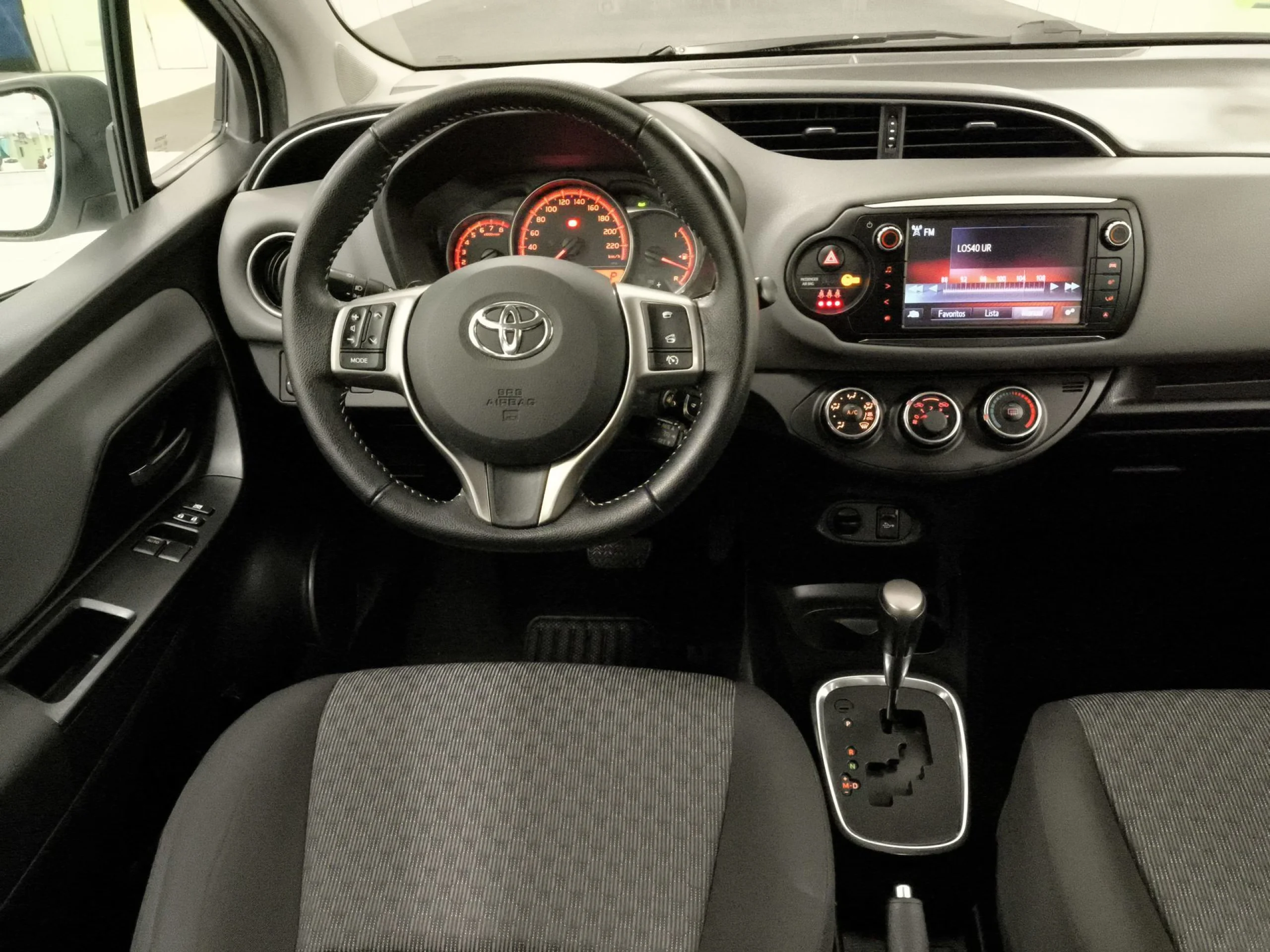 Toyota Yaris 1.3 Active MultiDrive 73 kW (99 CV) - Foto 17