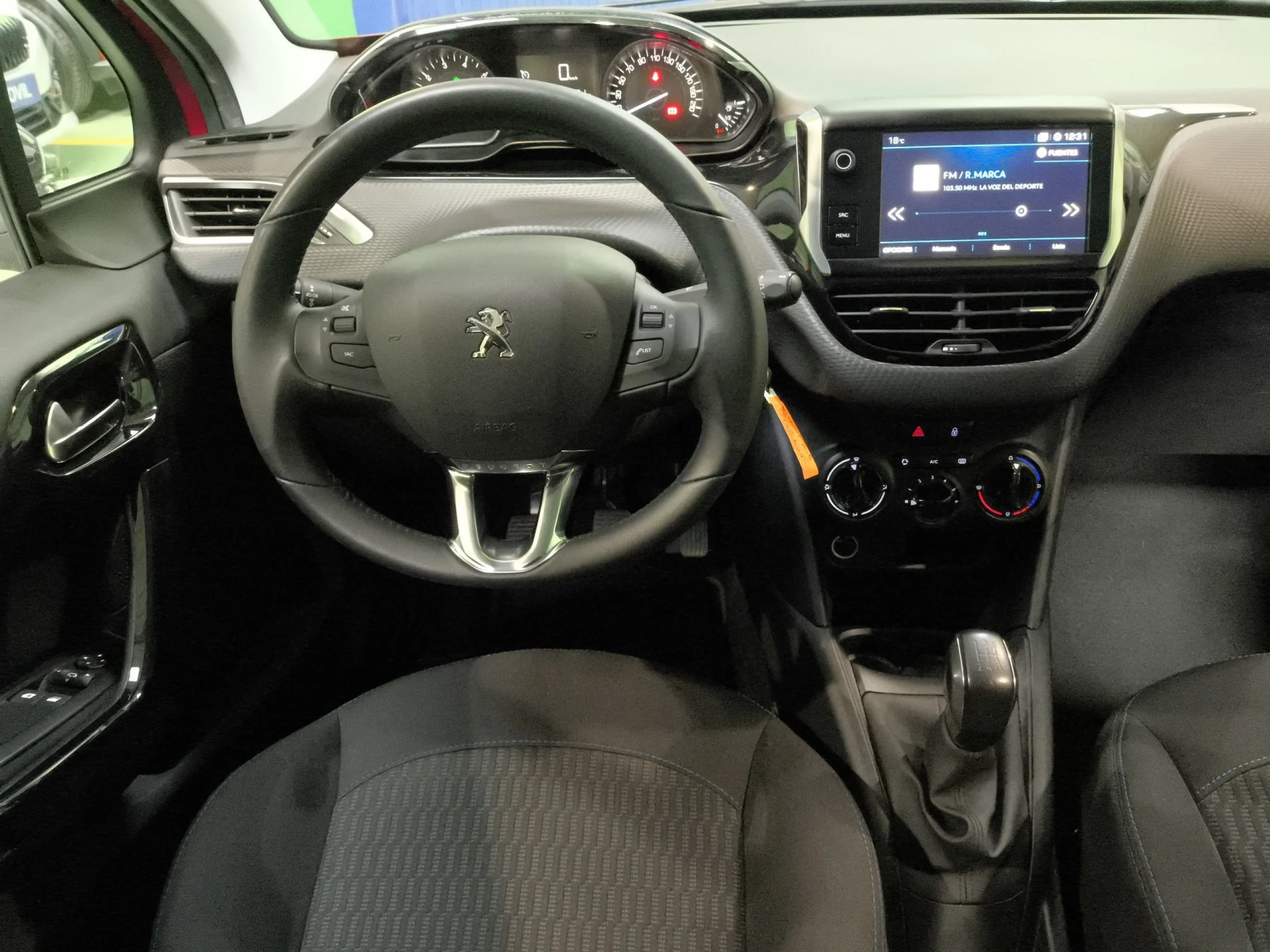 Peugeot 208 PureTech Signature 60 kW (82 CV) - Foto 17