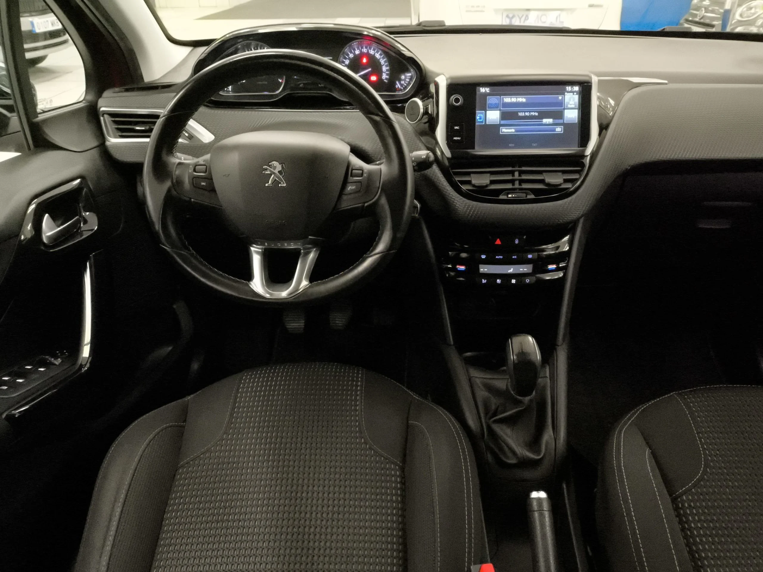 Peugeot 208 1.2L PureTech Allure  81 kW (110 CV) - Foto 18