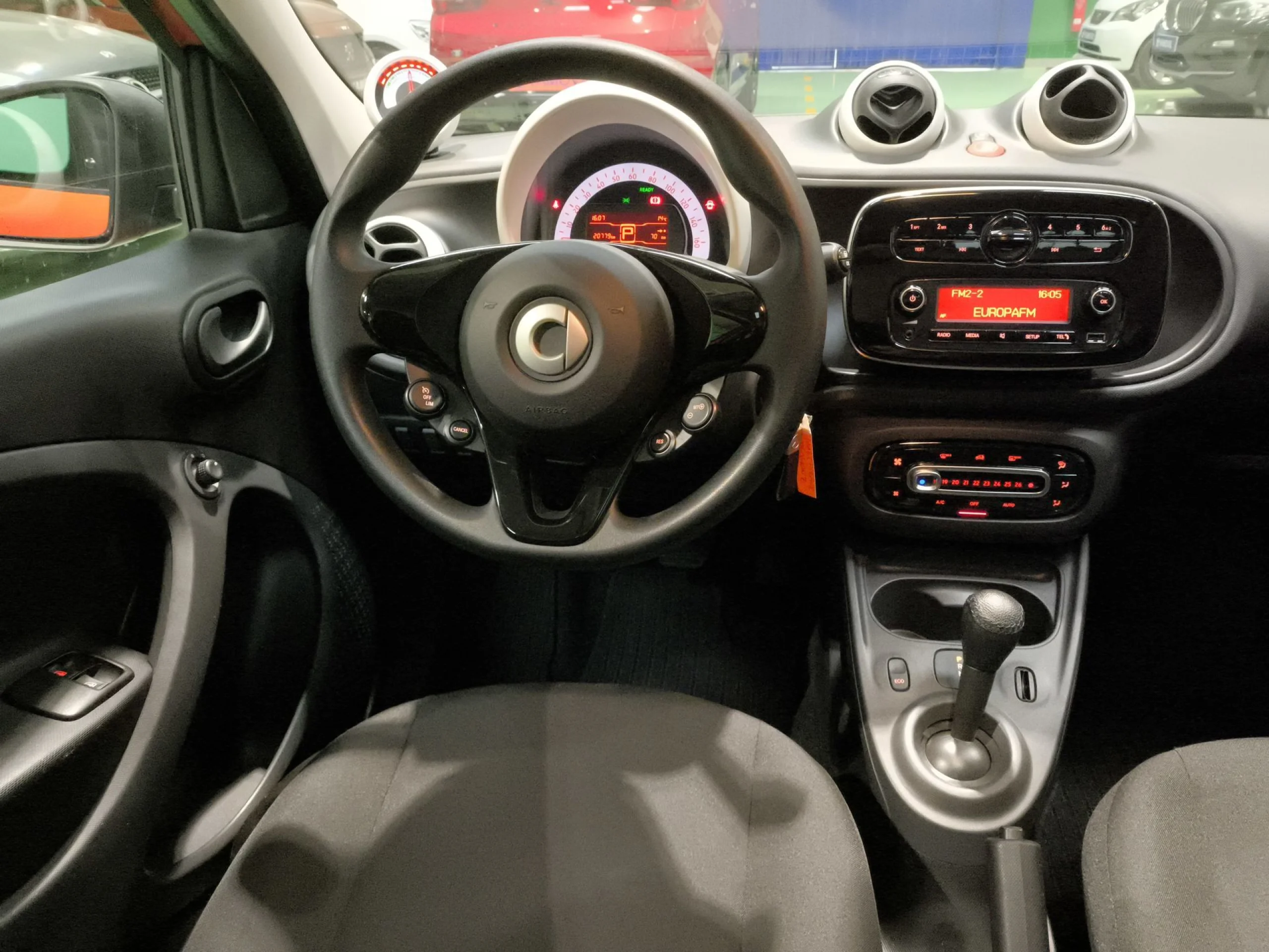 Smart ForFour EQ electric drive 60 kW (82 CV) - Foto 16