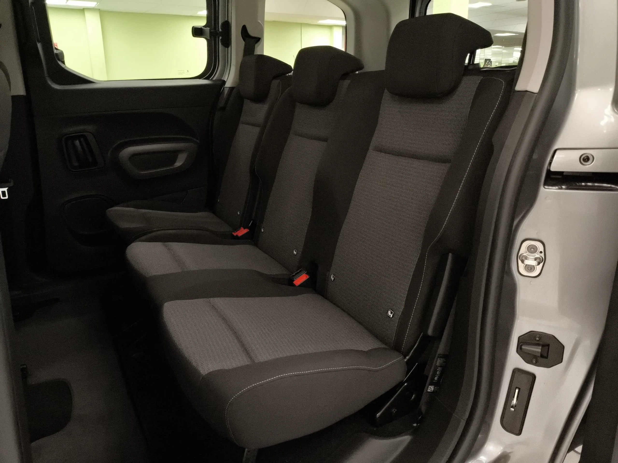 Toyota Proace City Verso 1.5D Family Active L1 75kW (102 CV) - Foto 18