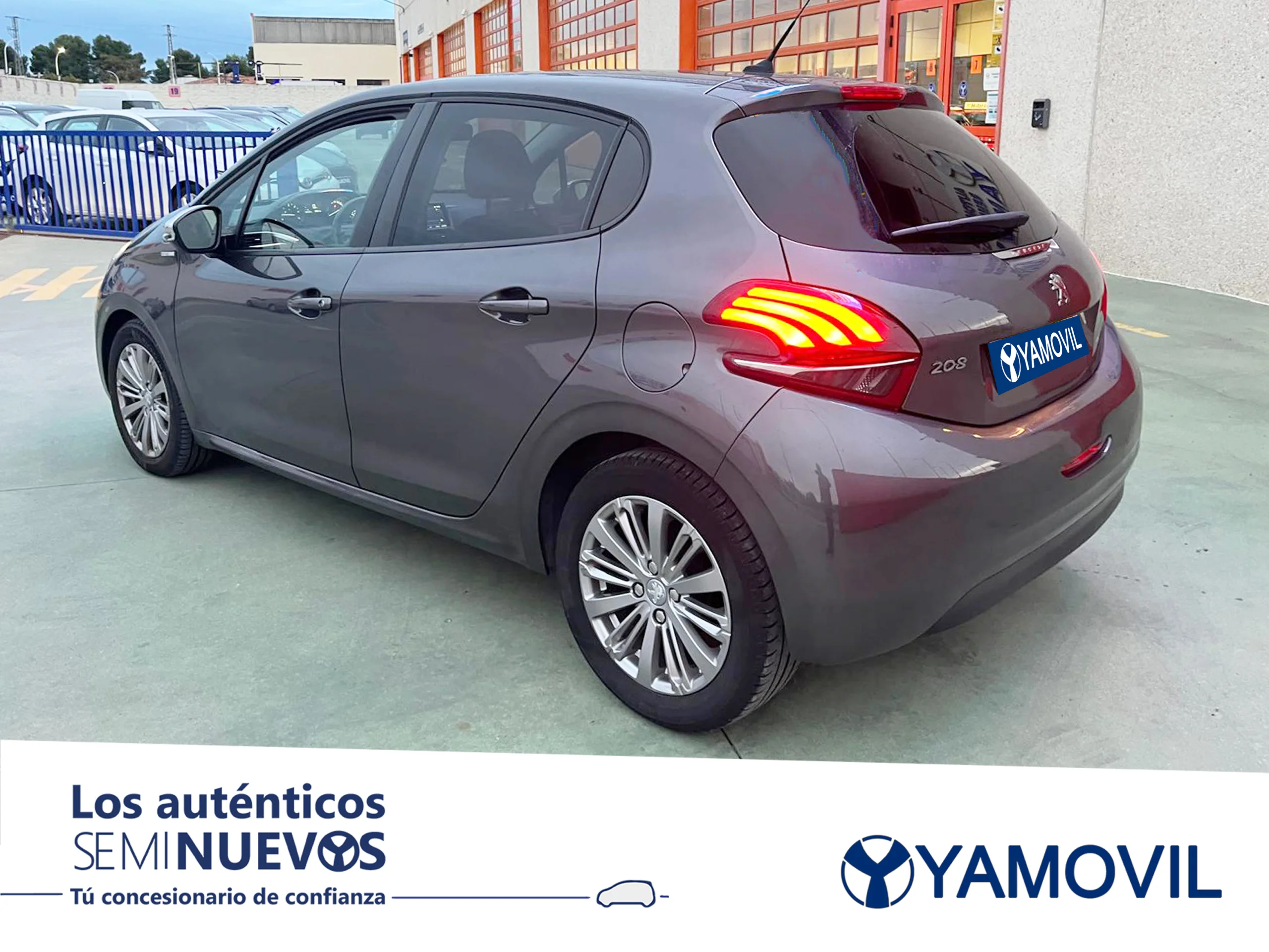 Peugeot 208 Style BlueHDi 	55 kW (75 CV) - Foto 4